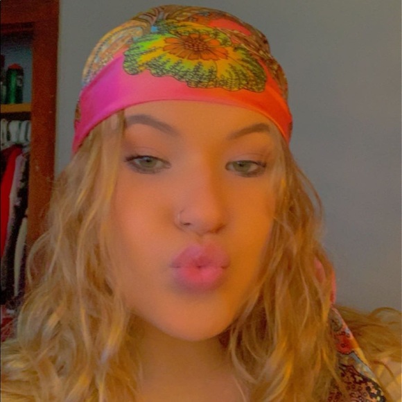 Meet your Posher, Hailey - Picture 1 of 1